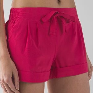 Lululemon Spring‎ Break Away Short Pink Size 6